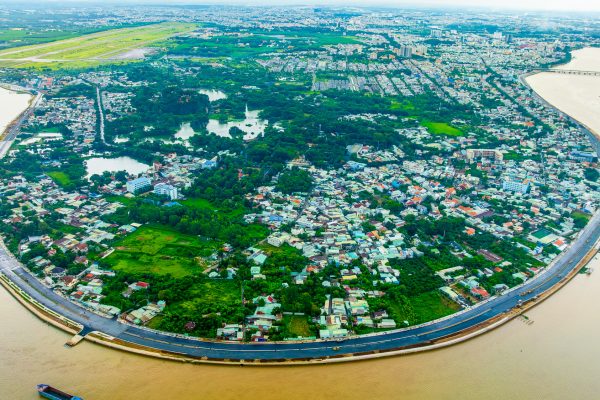 Ngắm đường ven sông trị giá gần 2.000 tỷ sắp thông xe: Cách TP.HCM một cây cầu, đẩy giá đất lên đến 200 triệu đồng/m2