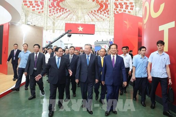 Thủ tướng chỉ đạo việc khởi công các dự án lớn chào mừng Đại hội XIV của tổ chức