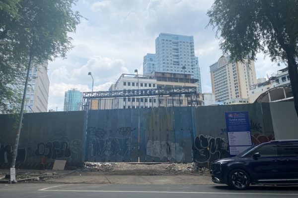 Sau 10 năm bất động, khu đất ‘vàng’ 4 mặt tiền trung tâm TP.HCM co người thuê
