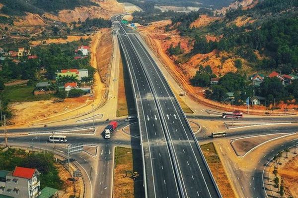 Thủ tướng biểu dương các chủ đầu tư, Ban Quản lý dự án, đơn vị tư vấn, thi công các công trình trọng điểm quốc gia