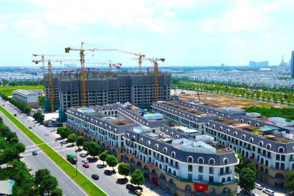 ‘Bùng nổ’ nguồn cung nhà ở nhưng giá không ngừng tăng