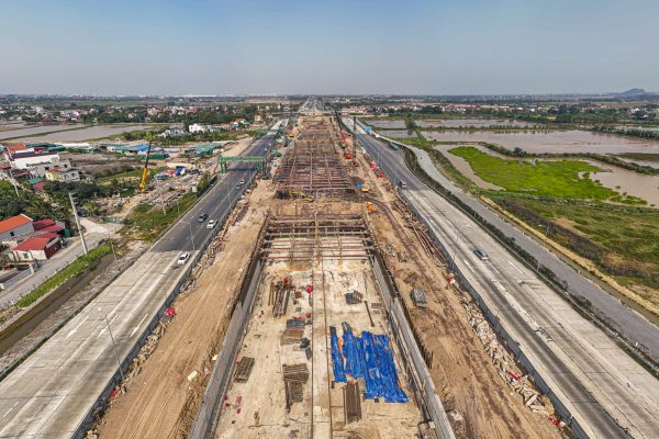 Chỉ 10 ngày nữa, siêu nút giao 3 tầng giúp kết nối 2 tuyến cao tốc trị giá 94.000 tỷ sẽ được hoàn thành, từ Ninh Bình đến Hà Nội thêm thuận lợi