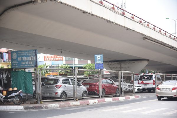 Di dời điểm trông giữ xe khỏi khu vực bảo vệ cầu, đường trước 30/10