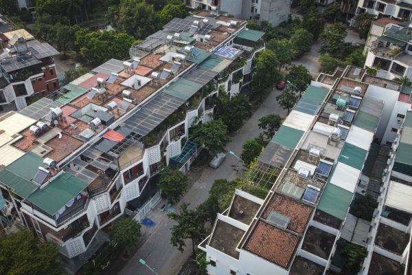 Khu biệt thự, nhà liền kề bị cơi nới, ‘đội’ tôn như khu tập thể cũ ở Hà Nội