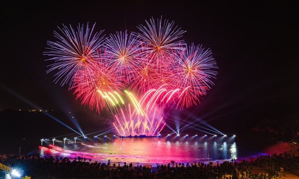 “Symphony of the Sea” – Bản giao hưởng ánh sáng, nước và pháo hoa sẽ trở lại Phú Quốc tháng 11