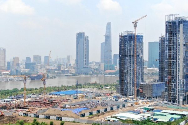 Giá nhà tăng, làm việc 26 năm mới mua được chung cư
