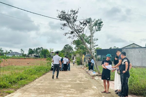 “Cò đất” lặng lẽ rời đi sau khi đổ về vùng quê khiến đất “sốt” lên từng ngày