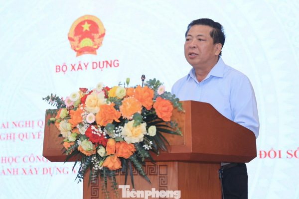 Bộ trưởng Xây dựng cảnh báo việc dùng cát biển để làm đường, xây nhà