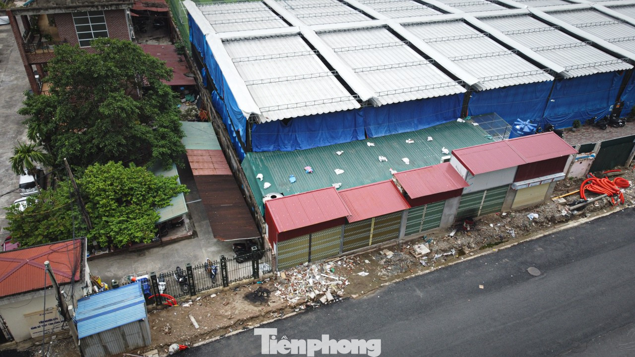 Hàng loạt nhà 'siêu mỏng, siêu méo' trên đường Nguyễn Tuân mở rộng sẽ được xử lý như thế nào?- Ảnh 3. Hàng loạt nhà 'siêu mỏng, siêu méo' trên đường Nguyễn Tuân mở rộng sẽ được xử lý như thế nào?- Ảnh 3.