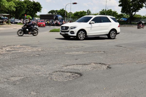 Hầm chui Nguyễn Văn Linh lồi lõm, Ban Giao thông nói gì?