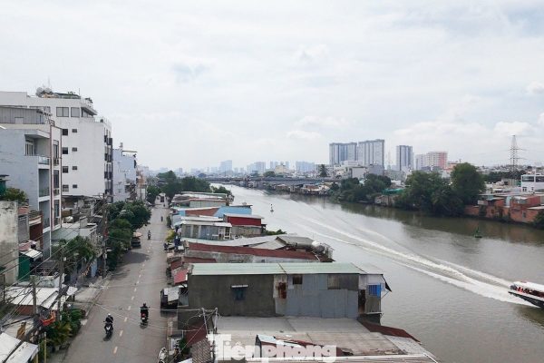 Các chính sách hỗ trợ người dân sau di dời 40.000 căn nhà ven kênh rạch ở TPHCM