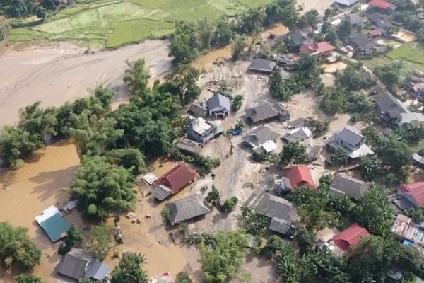 Hơn 100.000 m³ cát trôi vào ngôi làng tại Lào Cai trị giá khoảng 20- 30 tỷ đồng