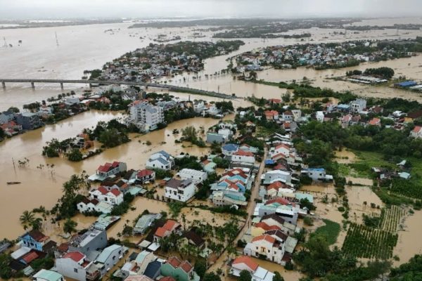 Nước lũ nhấn chìm hơn 66.800 nhà dân ở Đà Nẵng, mưa lớn chưa có dấu hiệu giảm