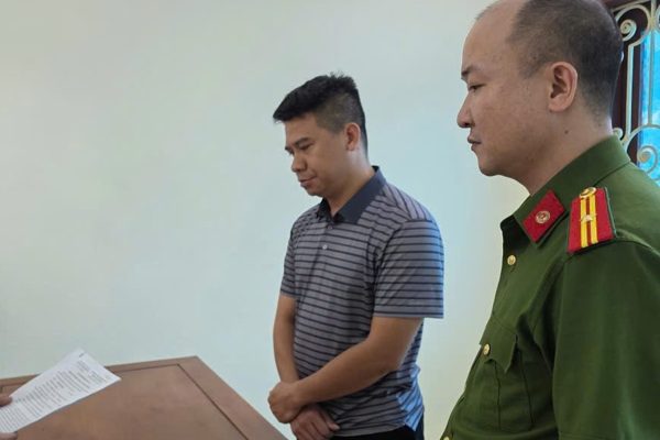 Bắt cựu cán bộ xã lập khống hợp đồng đất đai rồi đem bán