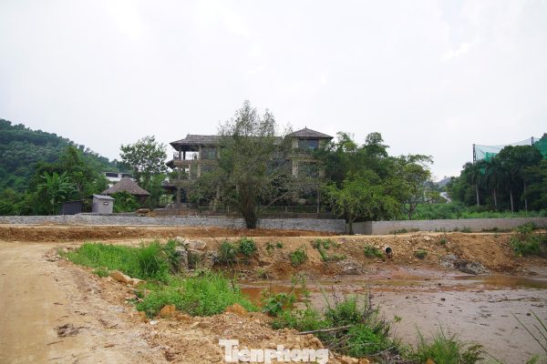 Hà Nội: Ao, hồ liên tục bị san lấp trái phép, chính quyền ‘mũ ni che tai’?