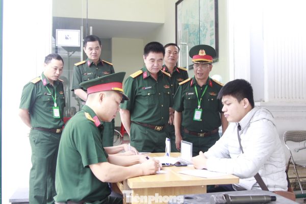 Hà Nội: Không còn cảnh chen chân xếp hàng nộp hồ sơ mua NOXH sau động thái của chủ đầu tư