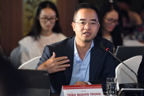 Giá chung cư đang cao kỷ lục, nhiều người cho rằng nên “ghìm” giá phân khúc cao cấp xuống để kéo giá nhà giảm?