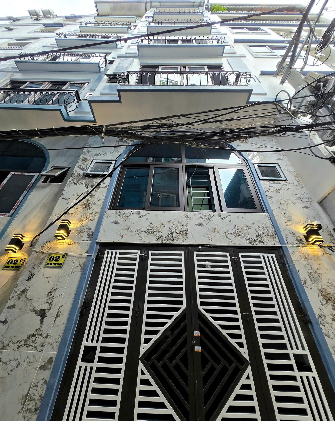 "Lạc" vào thủ phủ chung cư mini vượt tầng ngộp thở- Ảnh 3. "Lạc" vào thủ phủ chung cư mini vượt tầng ngộp thở- Ảnh 3.